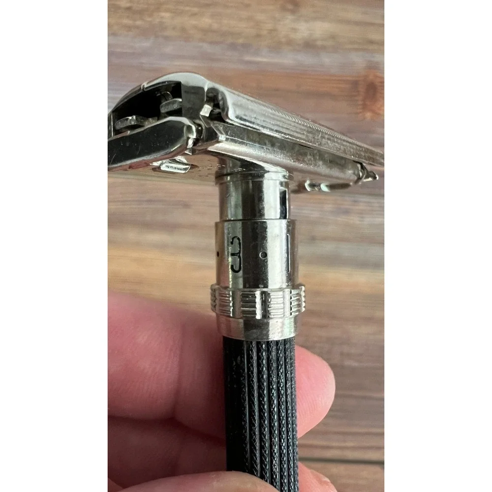 Vintage 1973 Gillette Black Beauty Adjustable Safety Razor T-2 TTO Double Edge